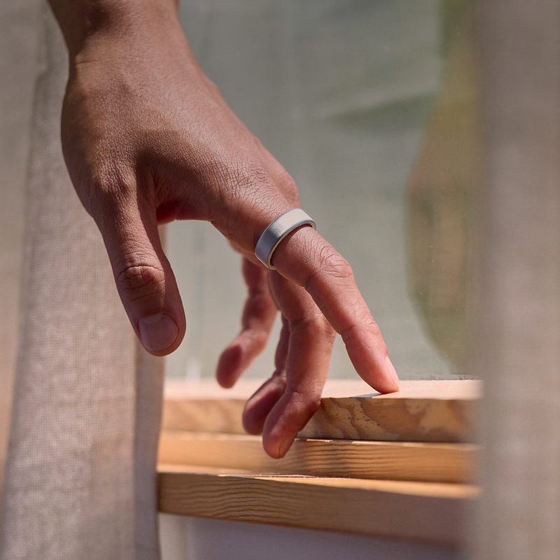 טבעת OURA RING 4 - צבע כסף מוברש - Brushed Silver